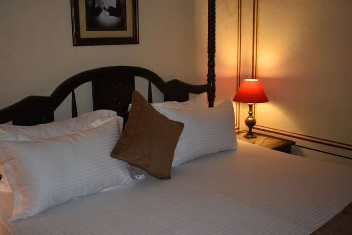 Room 6 of 14