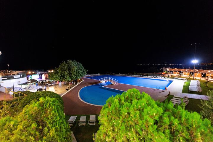 Pools & Facilities