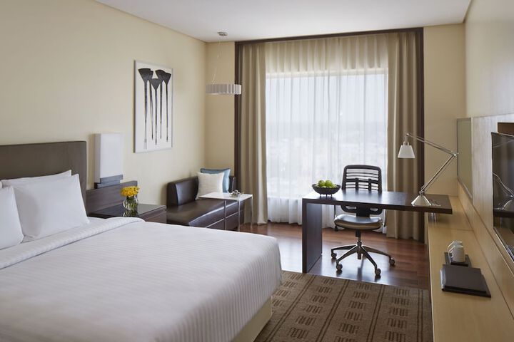 Room 4 of 63