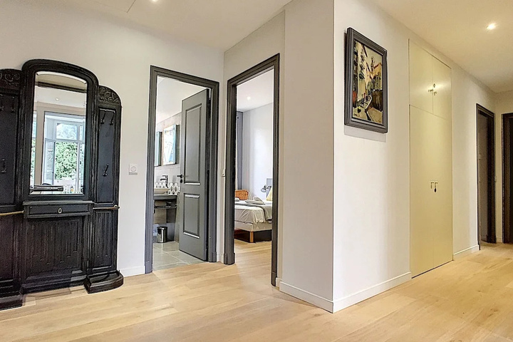 Room 3 of 16
