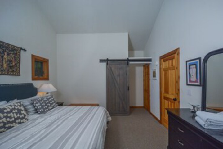 Room 32 of 35