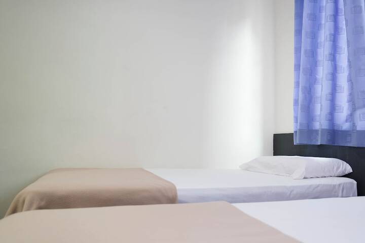 Room 8 of 43