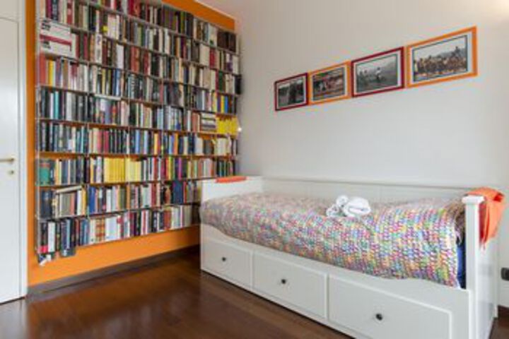 Room 11 of 27