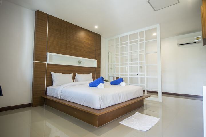 Room 2 of 17