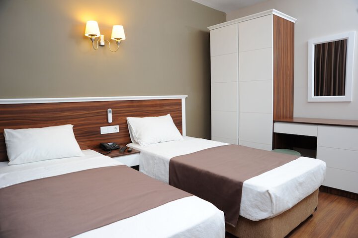 Room 10 of 21