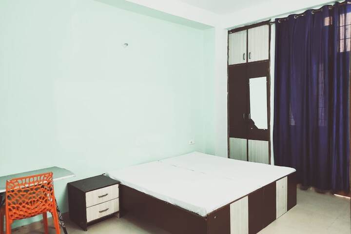 Room 3 of 7
