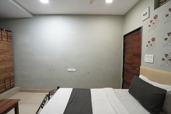 Room 10 of 15