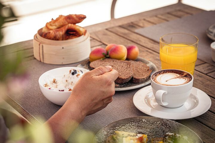 Breakfast/Coffee Service 100 of 131