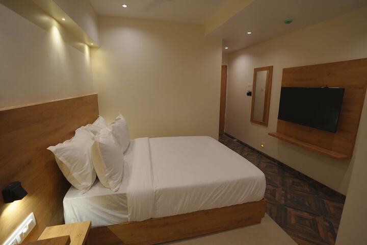 Room 10 of 53