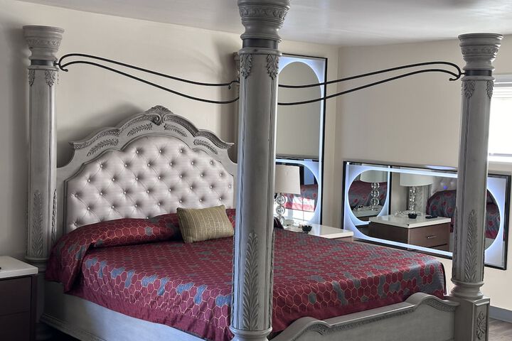 1 King Bed (6 of 7)