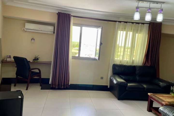 Room 10 of 33