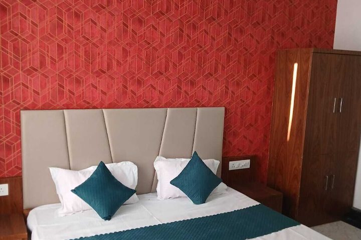 Room 6 of 24