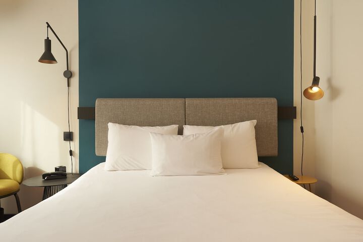 Room 2 of 85