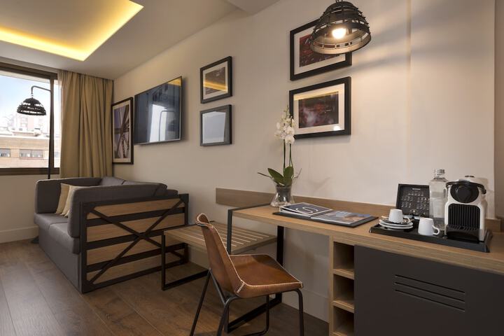 Room 6 of 48