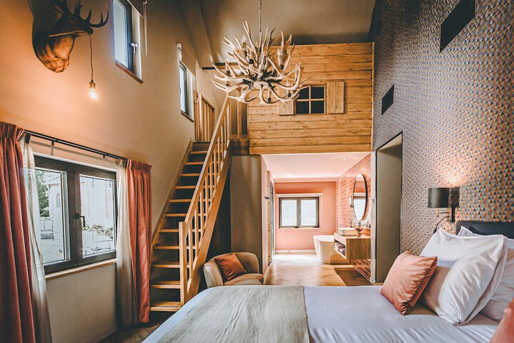 Room 2 of 29