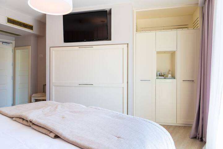 Room 28 of 114