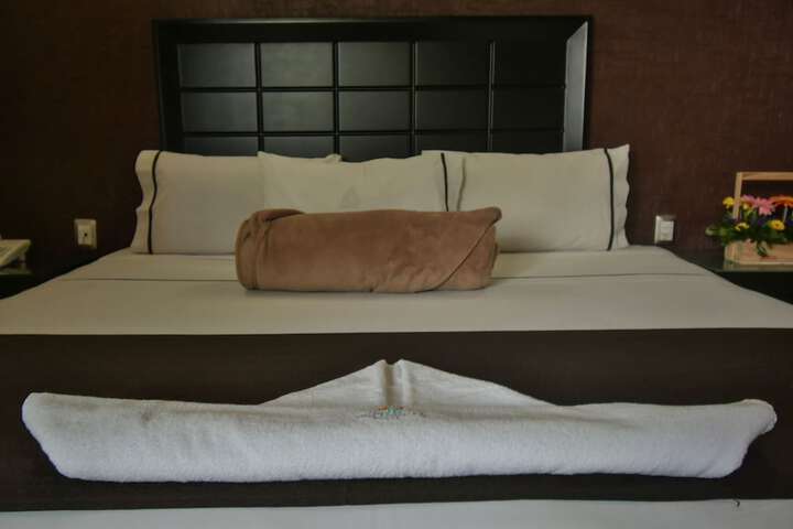 Room 16 of 38
