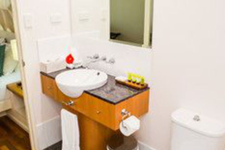 Room 8 of 28