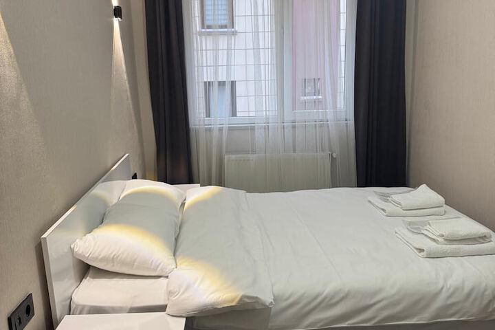Room 2 of 49