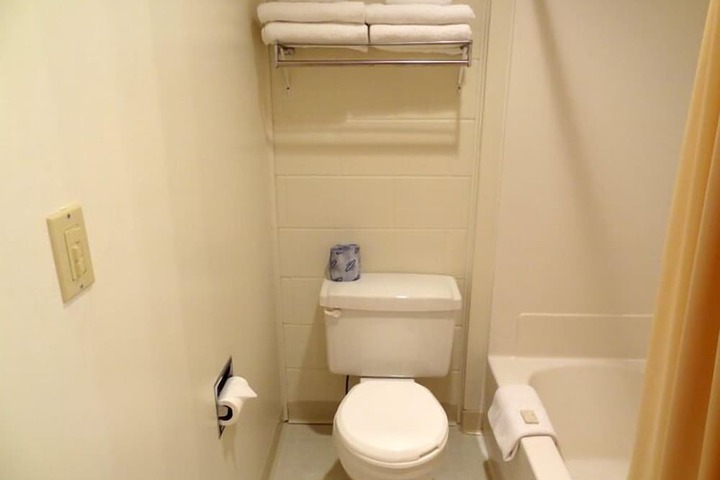Room 18 of 23