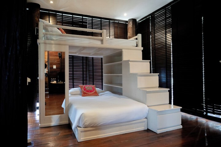 Room 4 of 28