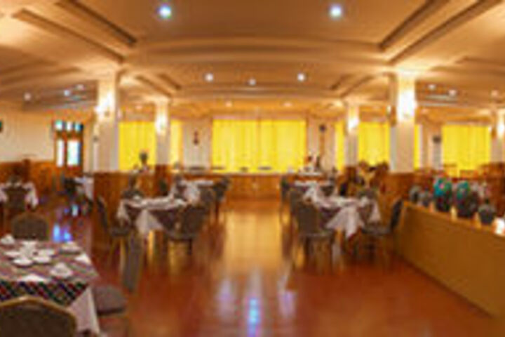 Dining 8 of 40