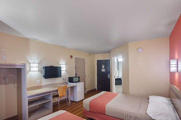 2 Double Beds (13 of 18)
