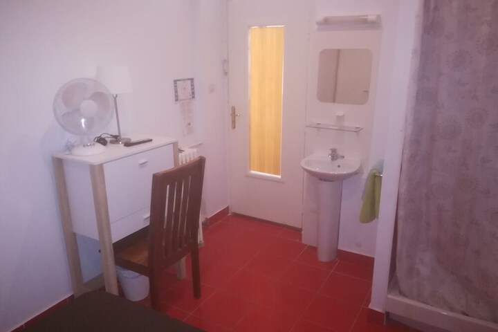 Room 28 of 62