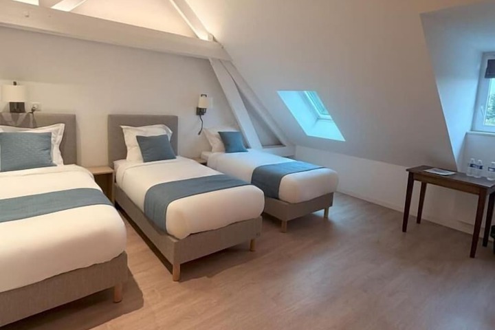 Room 10 of 24