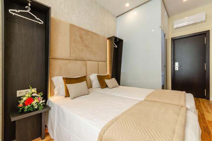 Room 32 of 74