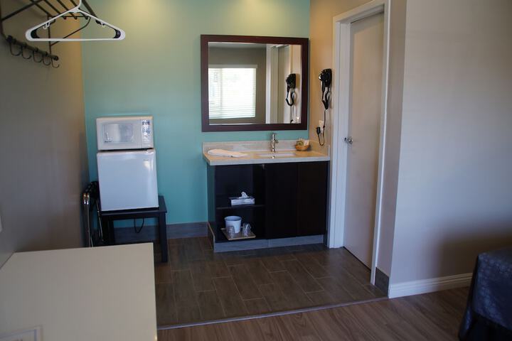 Room 2 of 27