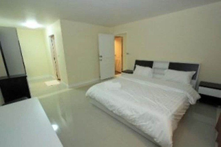 Room 12 of 84