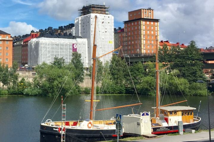 Hotel M / S Monika