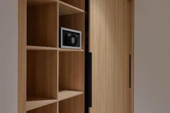 Room 17 of 31