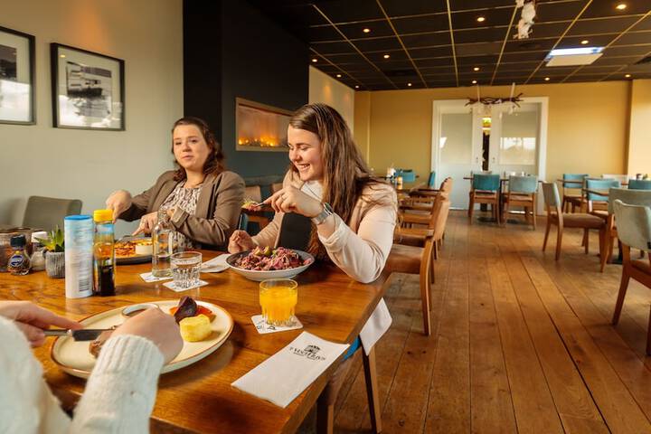 Dining 30 of 58