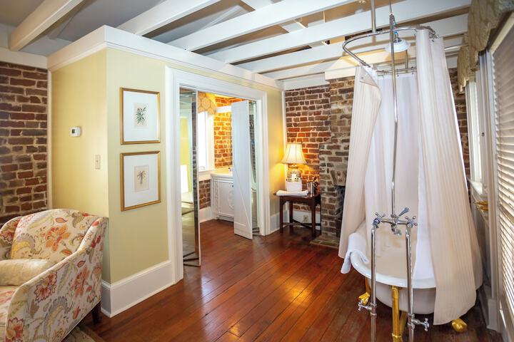 Room 84 of 158
