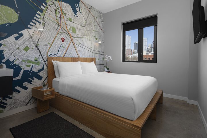 1 Queen Bed (21 of 25)