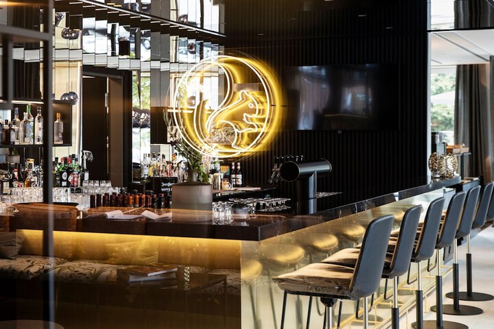 Lounge 73 of 131