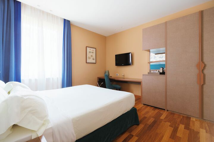 Room 12 of 74