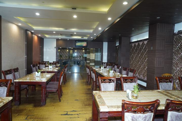Dining 11 of 12