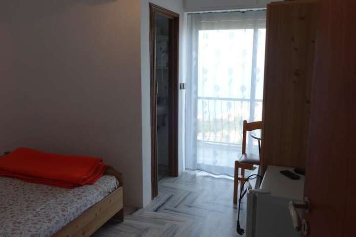 Room 12 of 22