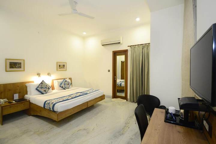 Room 27 of 63