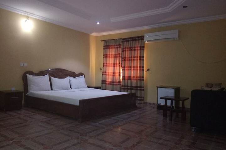 Room 5 of 16