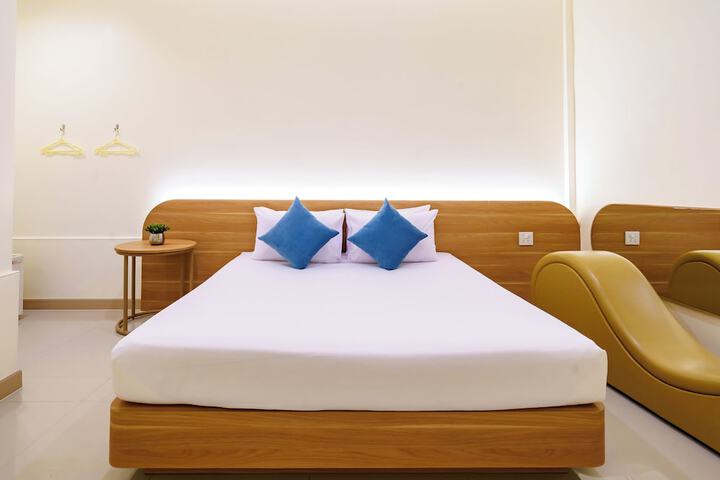 Room 8 of 19