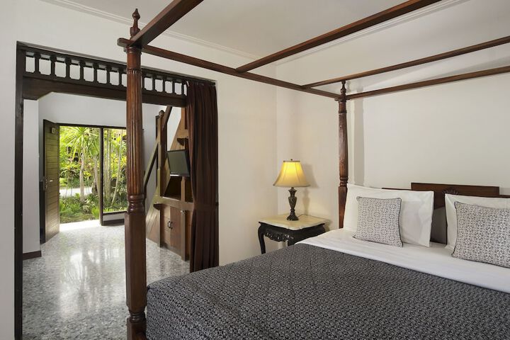 Room 8 of 160