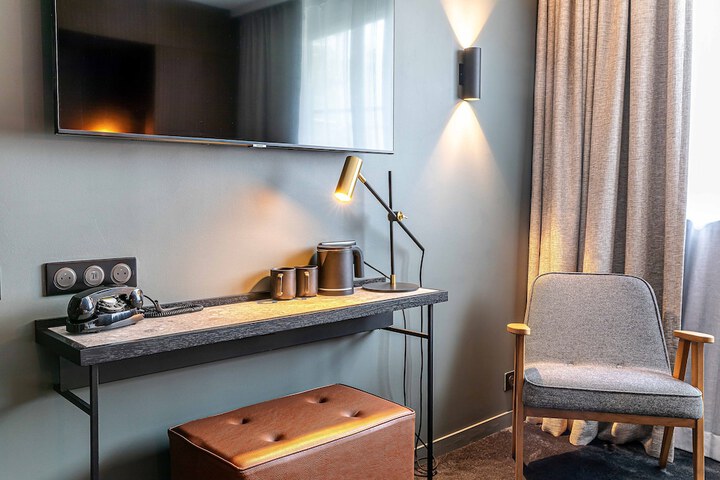 Room 5 of 40