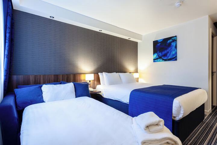 Room 9 of 48