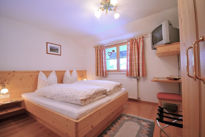 Room 4 of 36