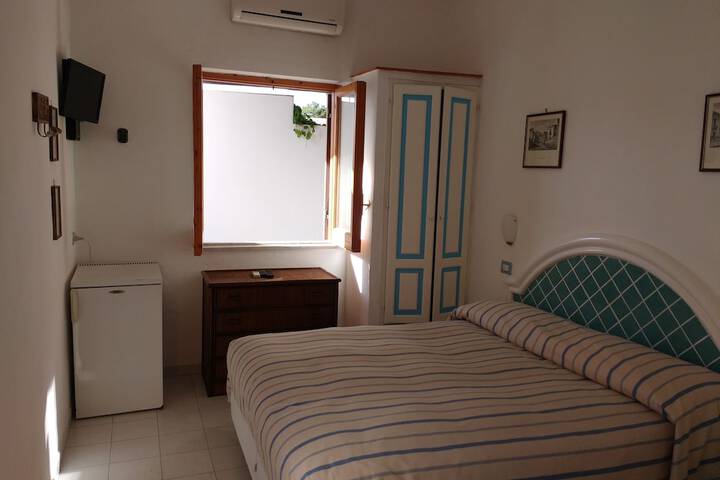 Room 8 of 43