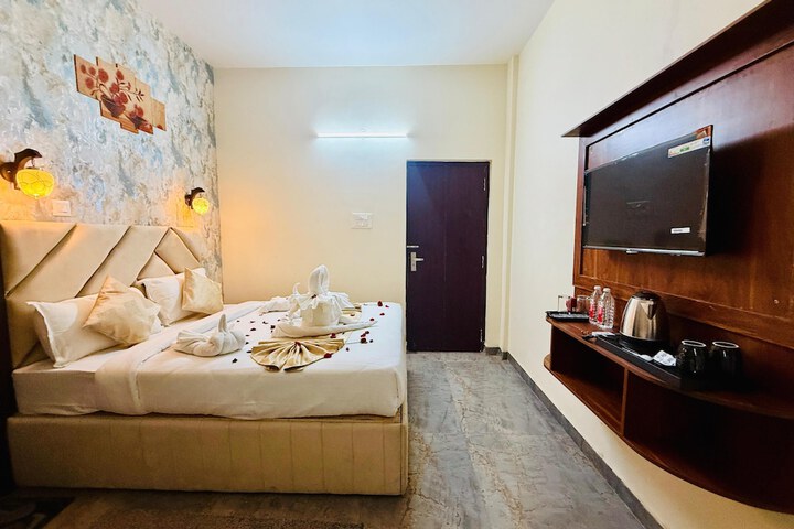 Room 6 of 25